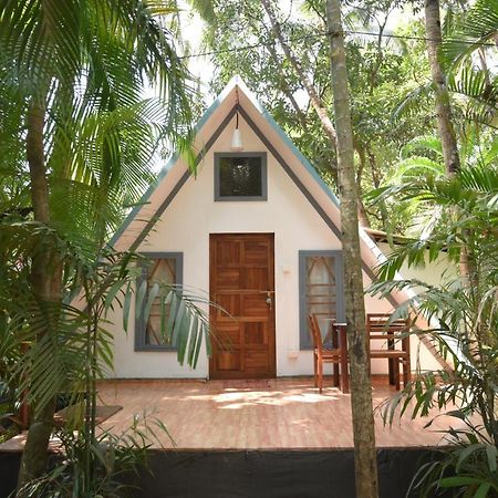 פאלולם Temple Garden Seaside Cottages מראה חיצוני תמונה
